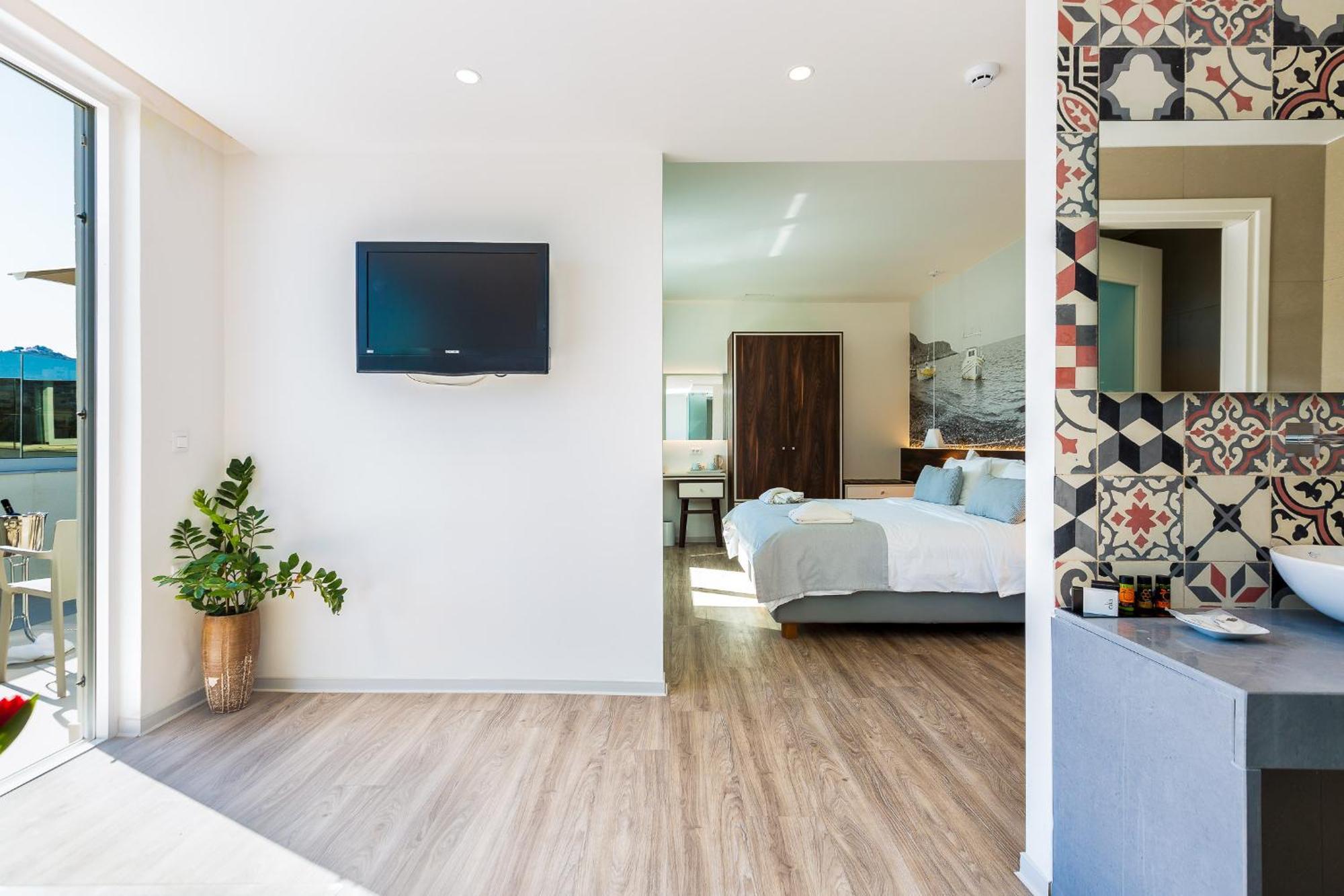 Executive Suite Jetted Tub
