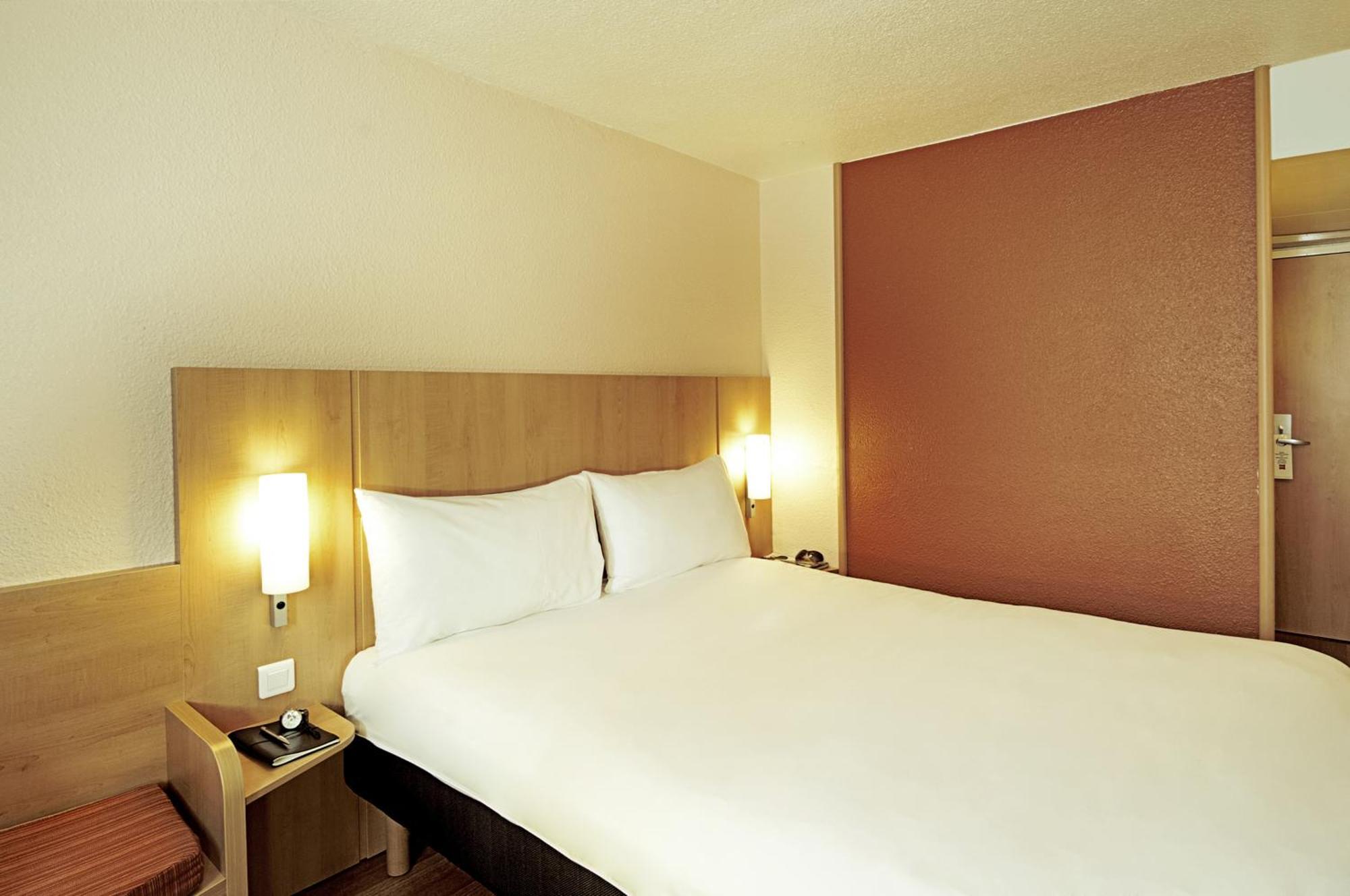 Two Adjacent Double Rooms non connecting