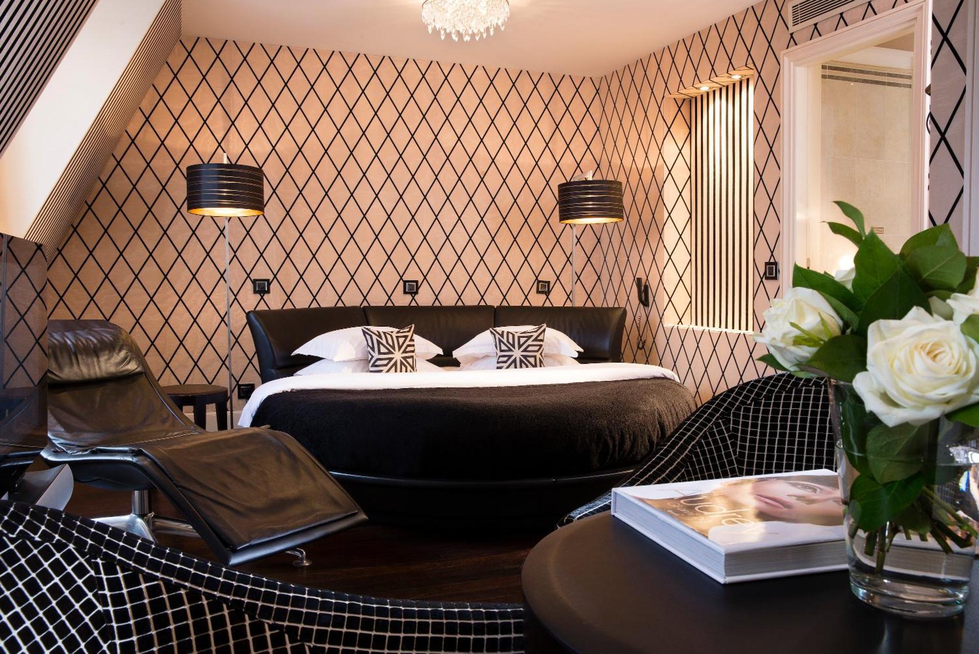 Junior Suite View of the Eiffel Tower
