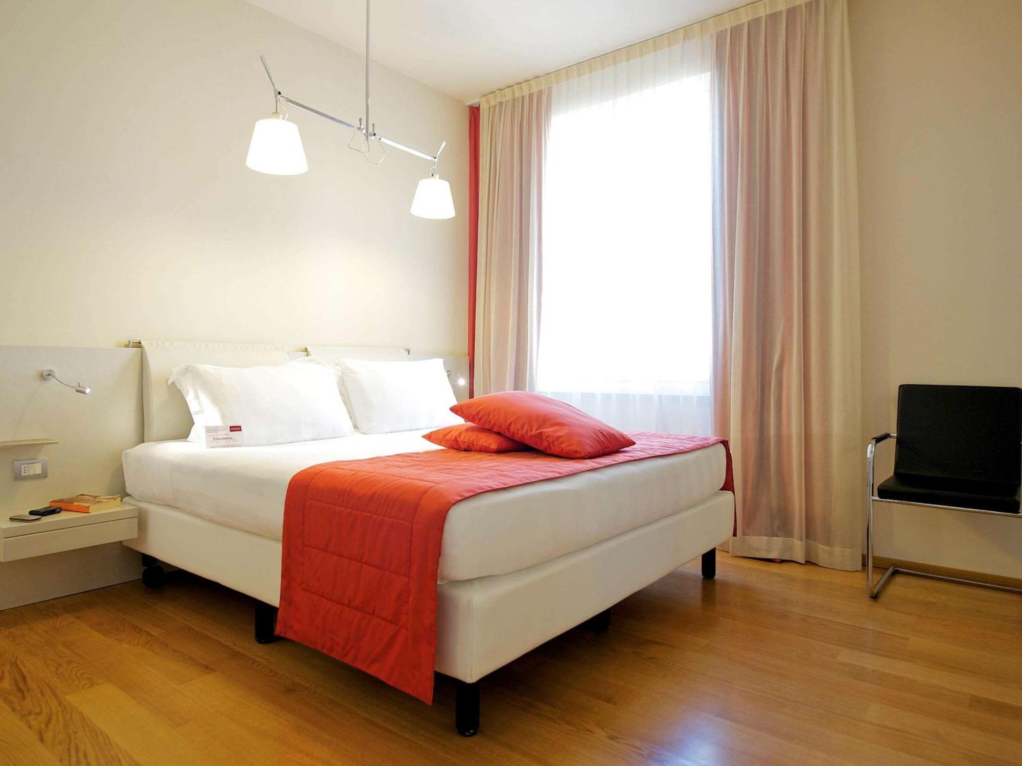 Superior Double Room King Bed,573813267:JPEG