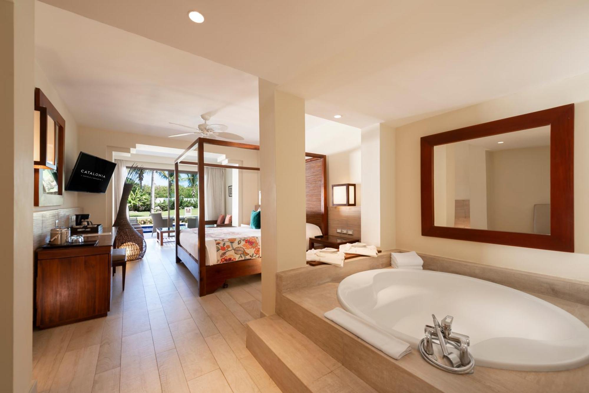 Deluxe Junior Suite & Swimming Pool