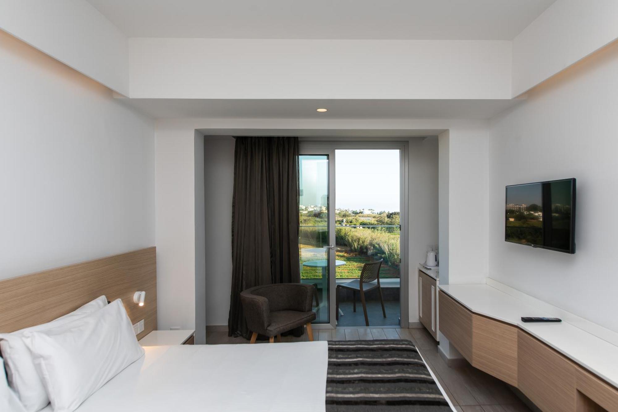 Double or Twin Room Side Sea View