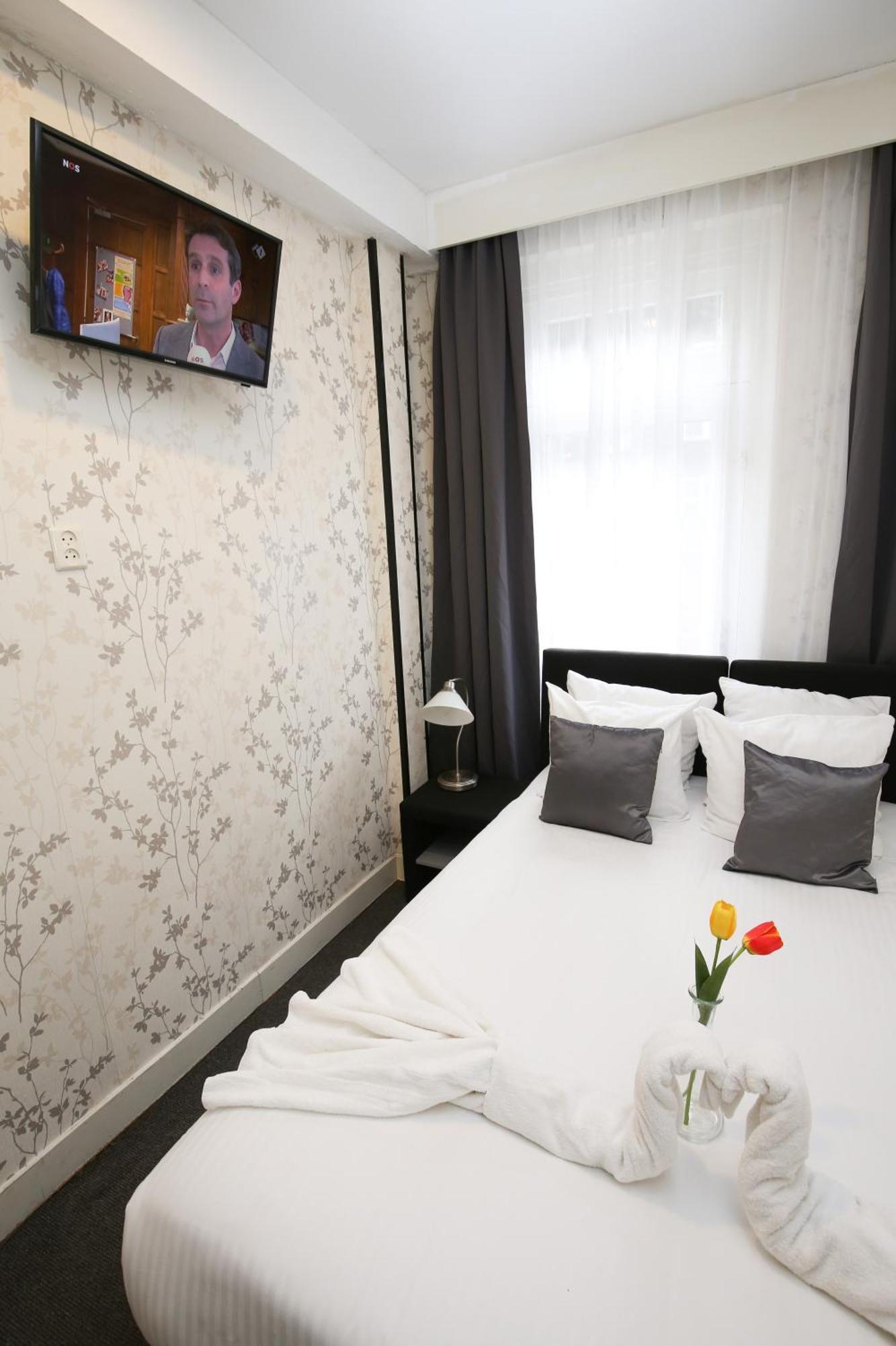 Small Double Room Private Bathroom