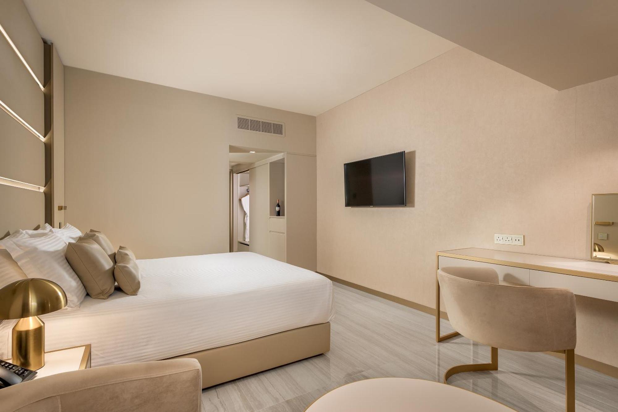 Deluxe Double or Twin Room with Inland View,1275195718:JPEG