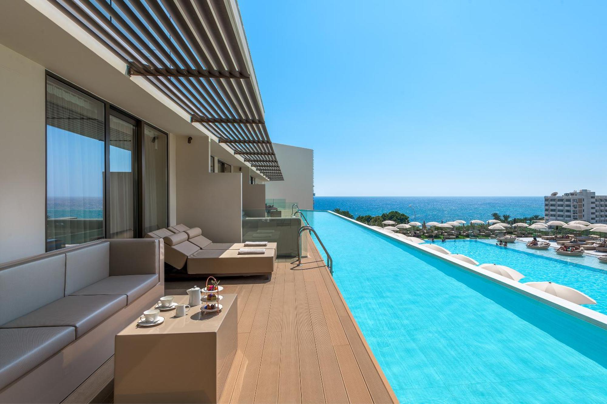 Prestige Swim-Up Suite Sea & Pool View