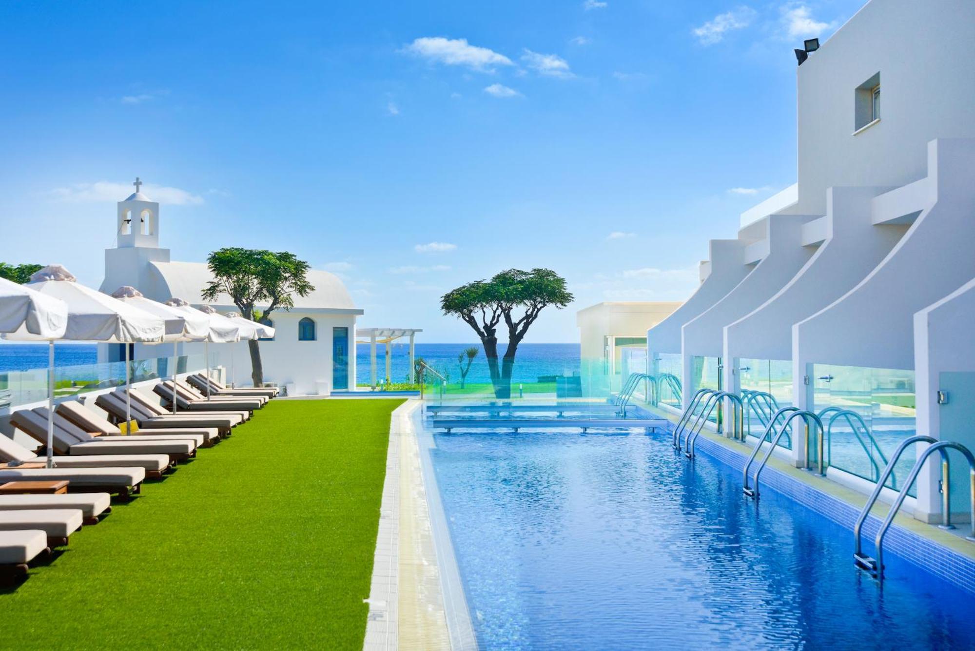Side Sea View Family Suite Swim Up Pool & Jacuzzi