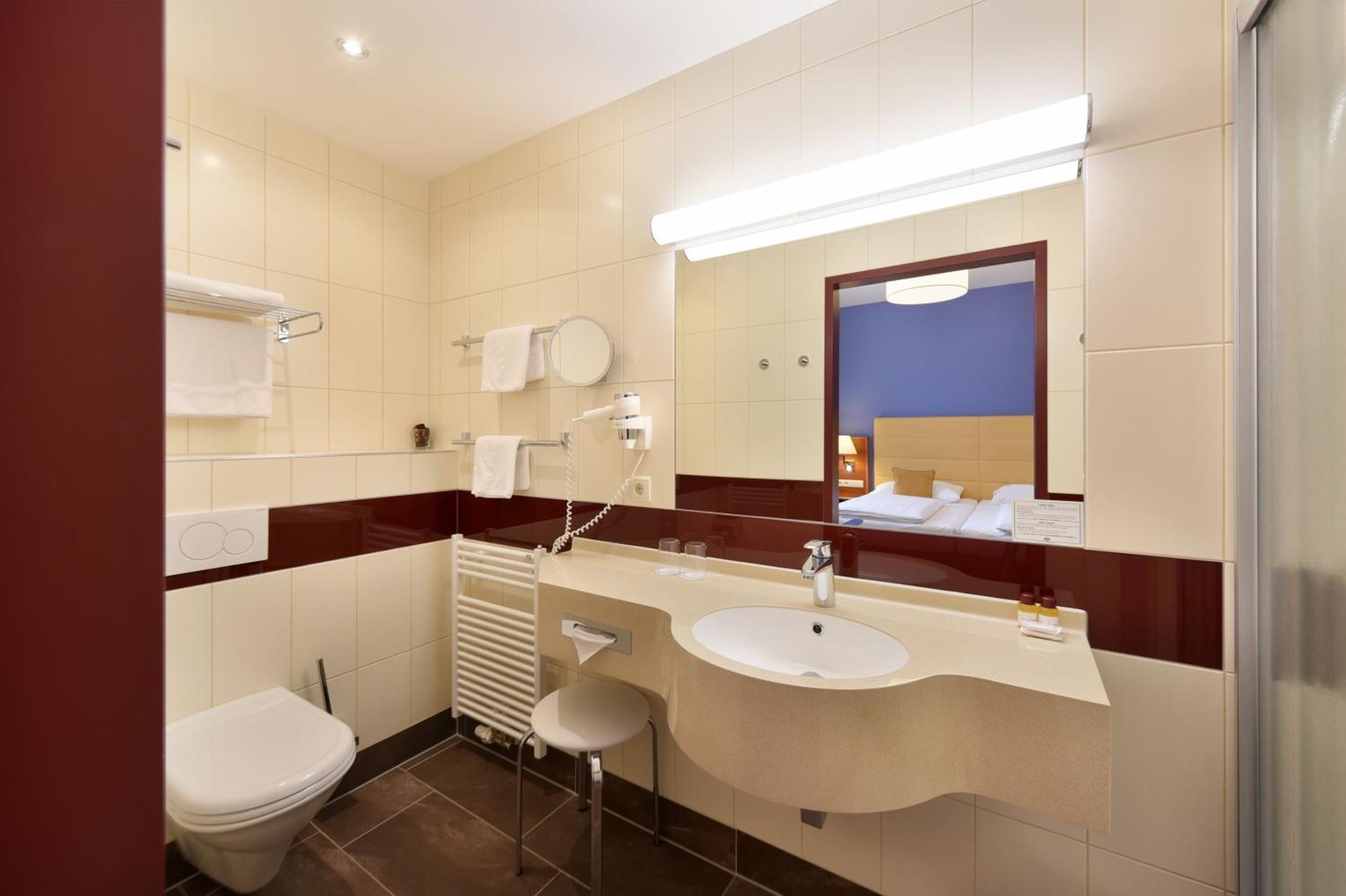 Triple Room PREMIUM courtyard view