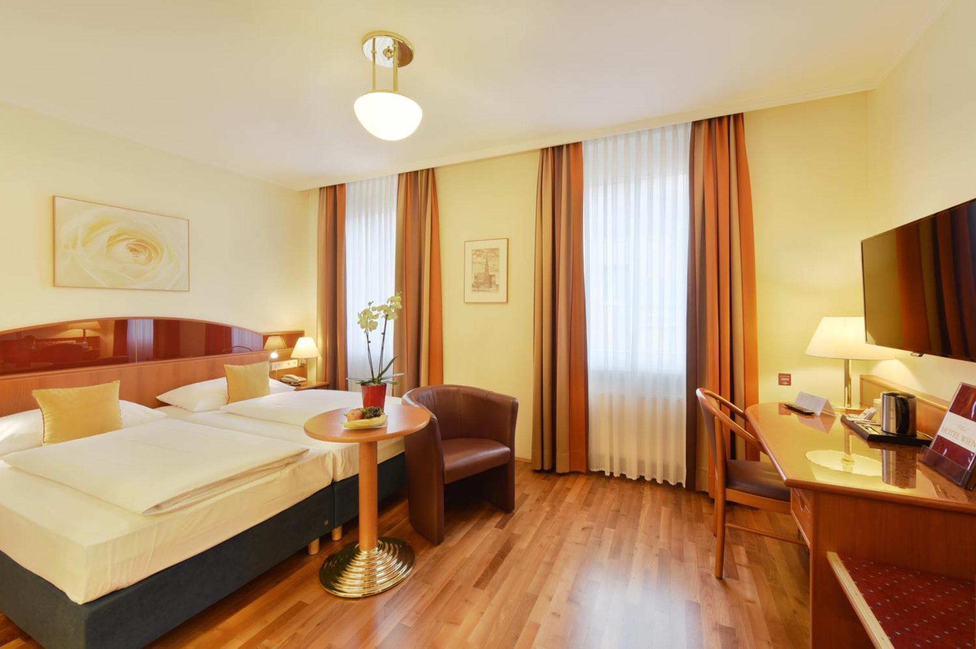 Double Room PREMIUM courtyard view