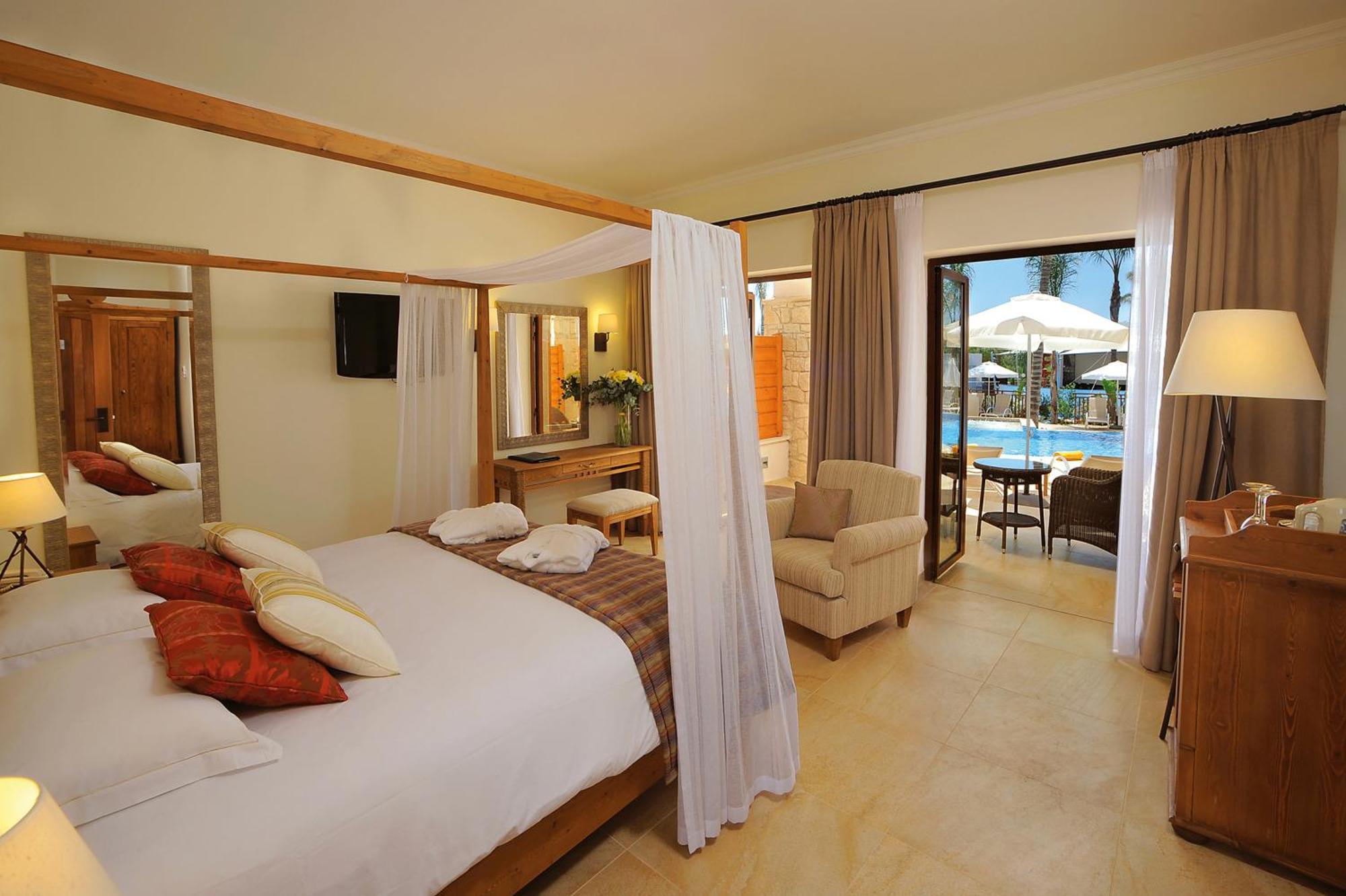 Fisherman Swim-Up Junior Suite Pool & Garden View 18 years old