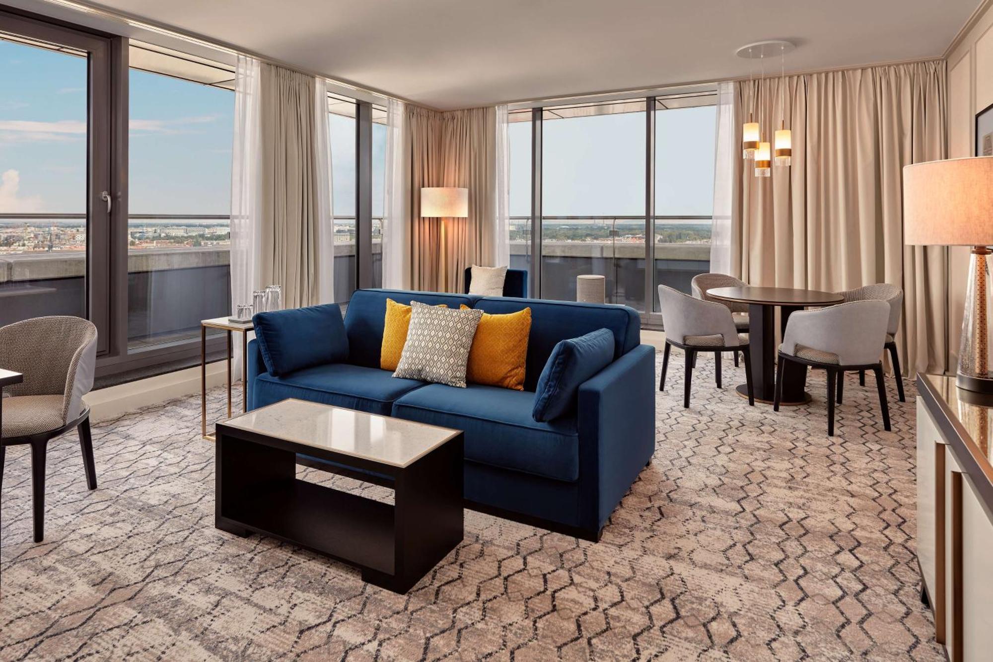 One-Bedroom King Penthouse Suite Panoramic View