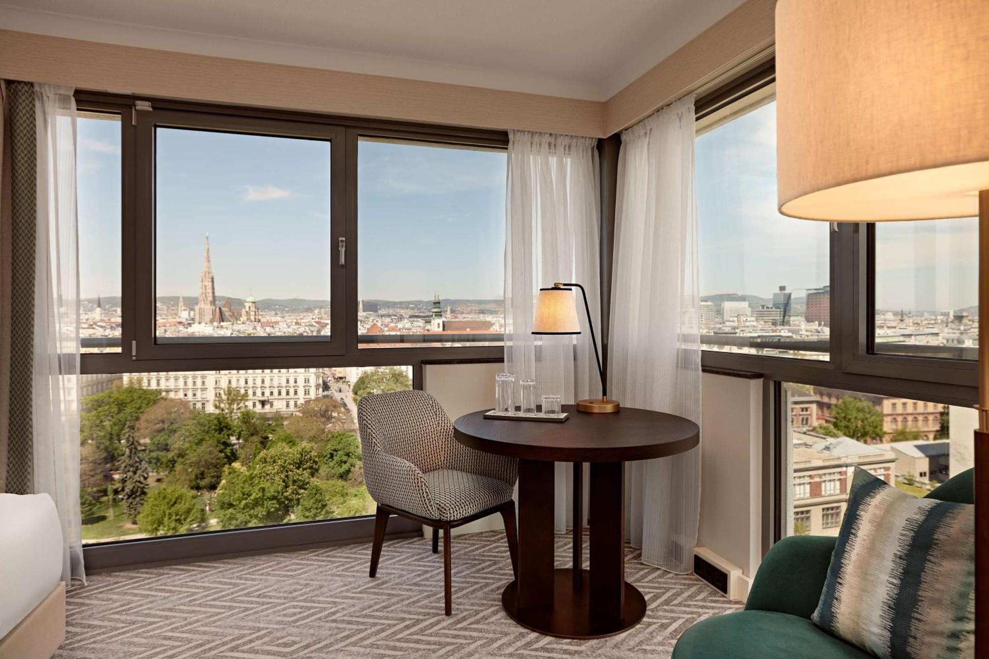 Corner King Room