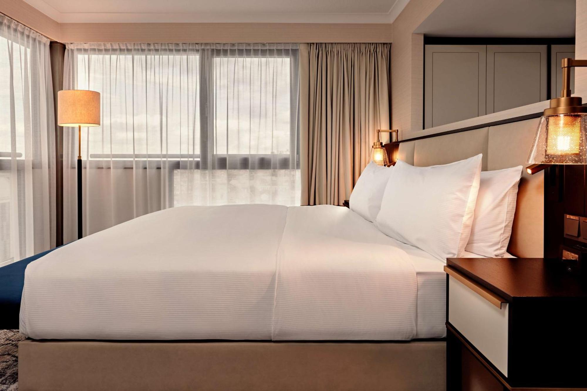 King Junior Suite Panoramic View Lounge Access
