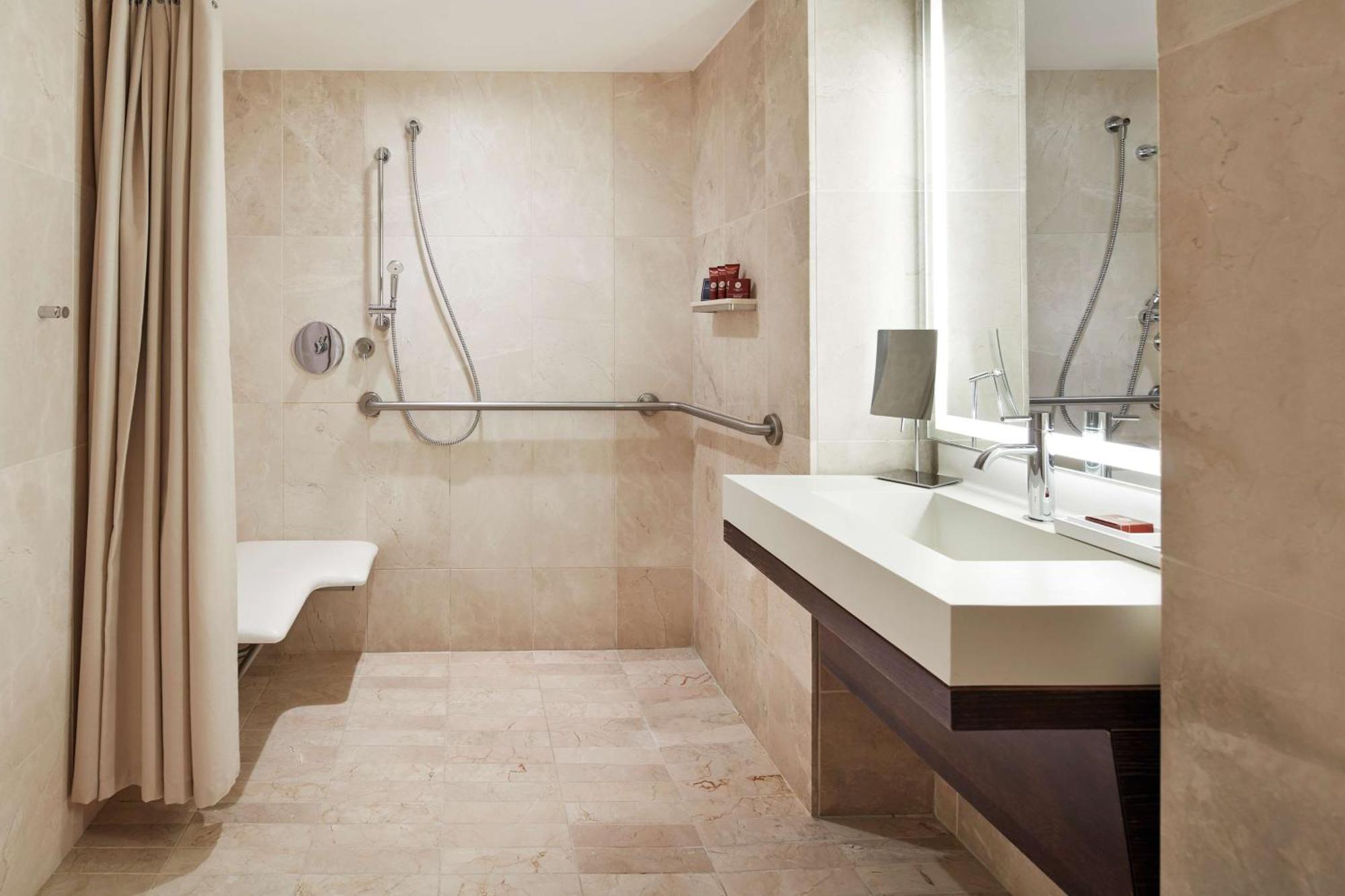 Deluxe Suite with Two Double Beds and Roll-in Shower - Mobility Access,1548842692:JPEG