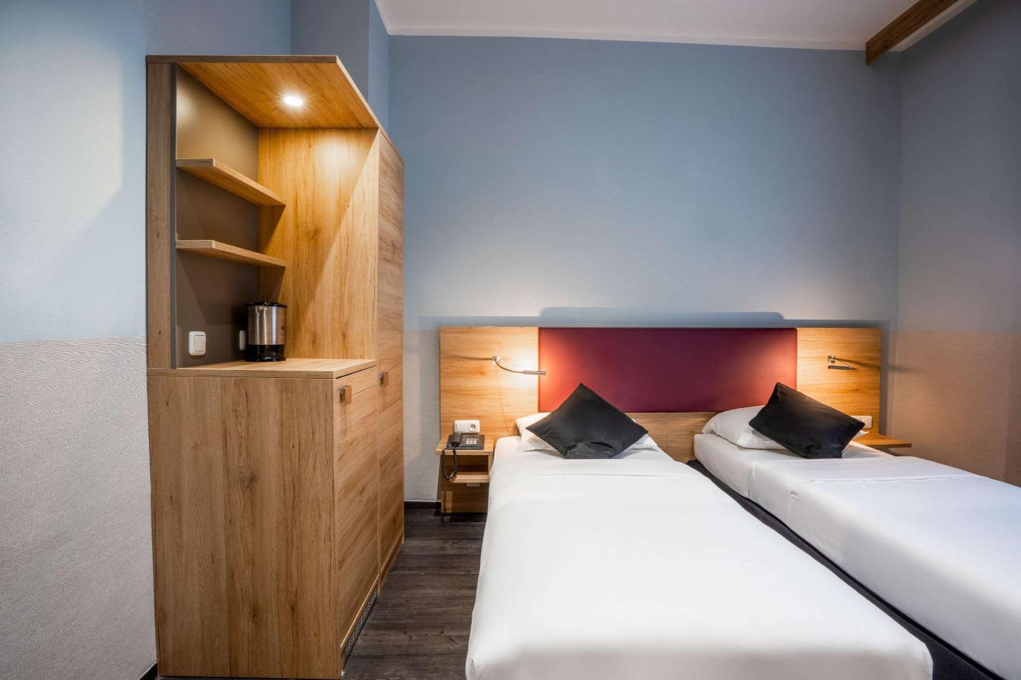 Standard Twin Room - Non-Smoking,1276926259:JPEG