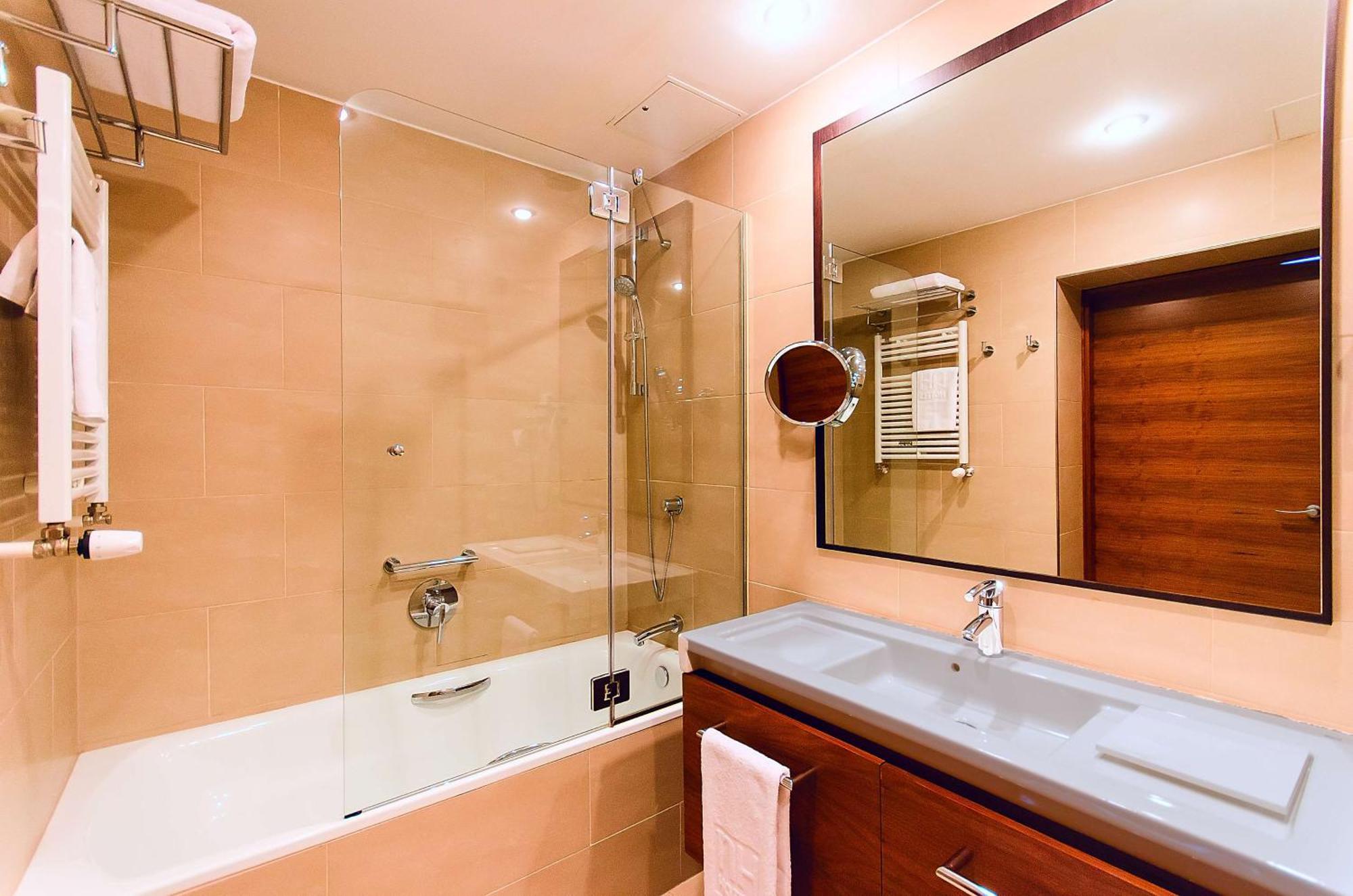 Standard Double or Twin Room,1277056009:JPEG