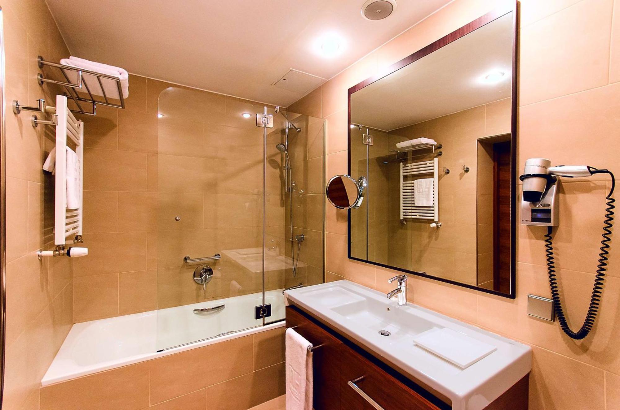 Superior Room,1277056042:JPEG