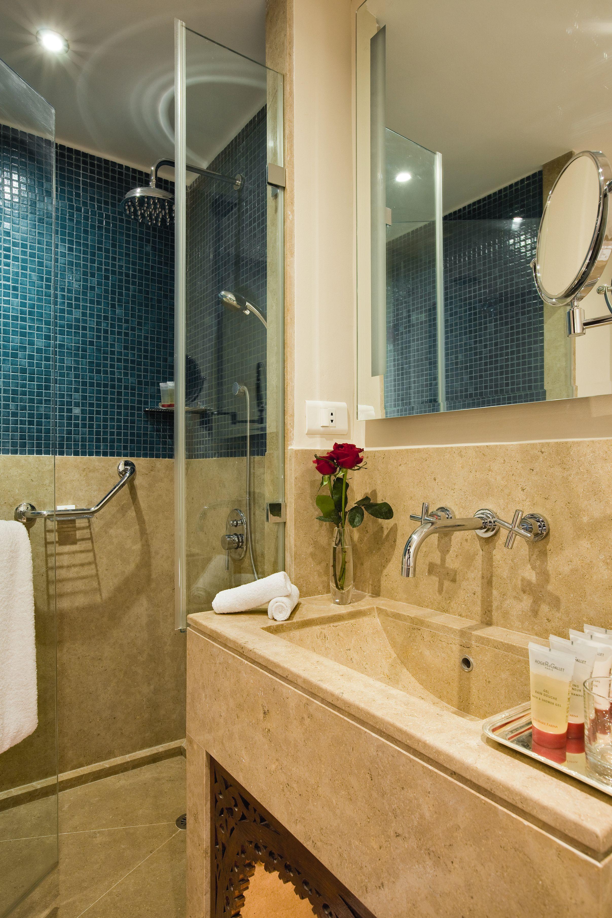 Classic Queen Room Partial Sea View