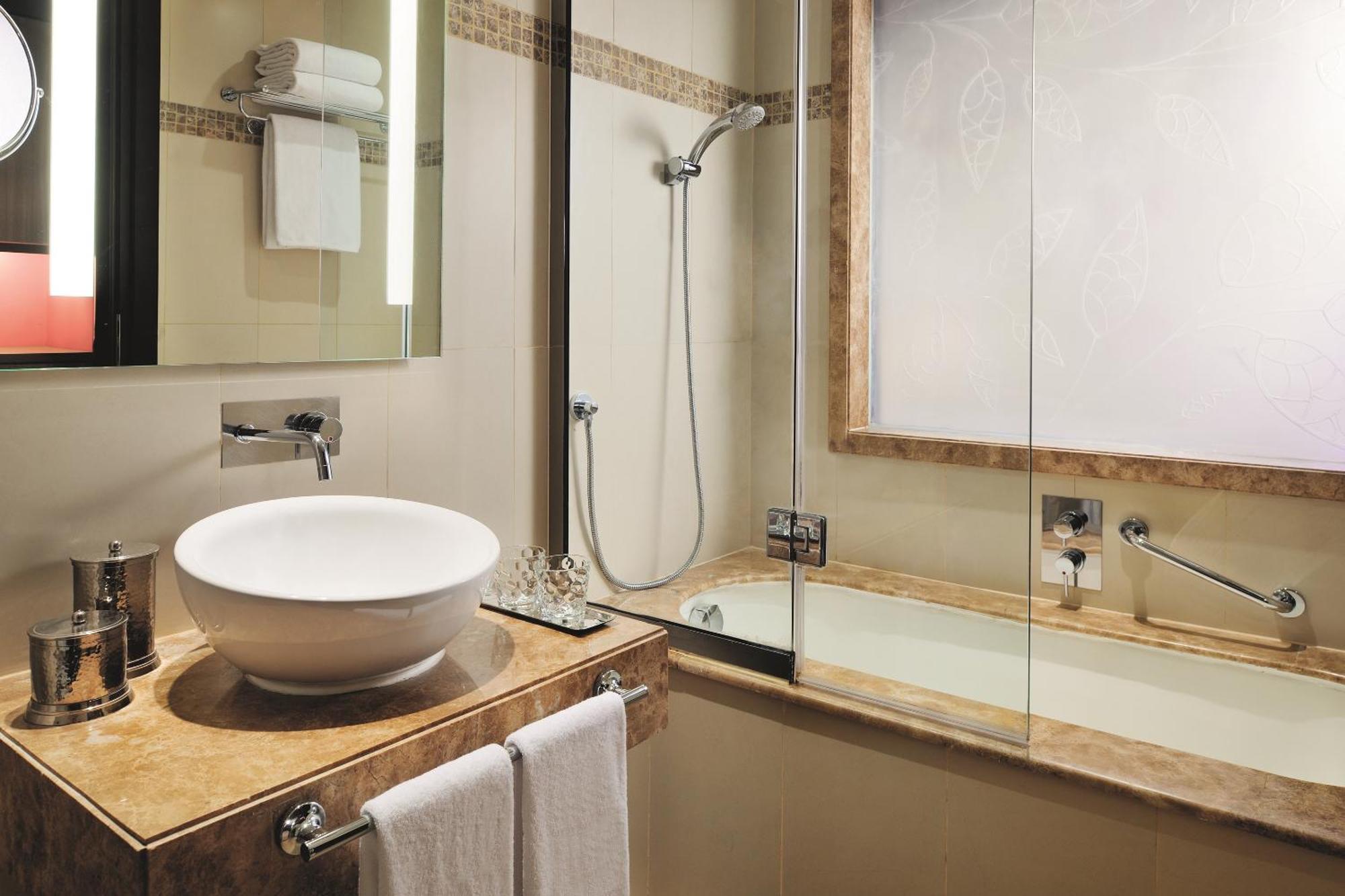 AVANI Room Early Check & Late Check-Out Rooftop Pool Access