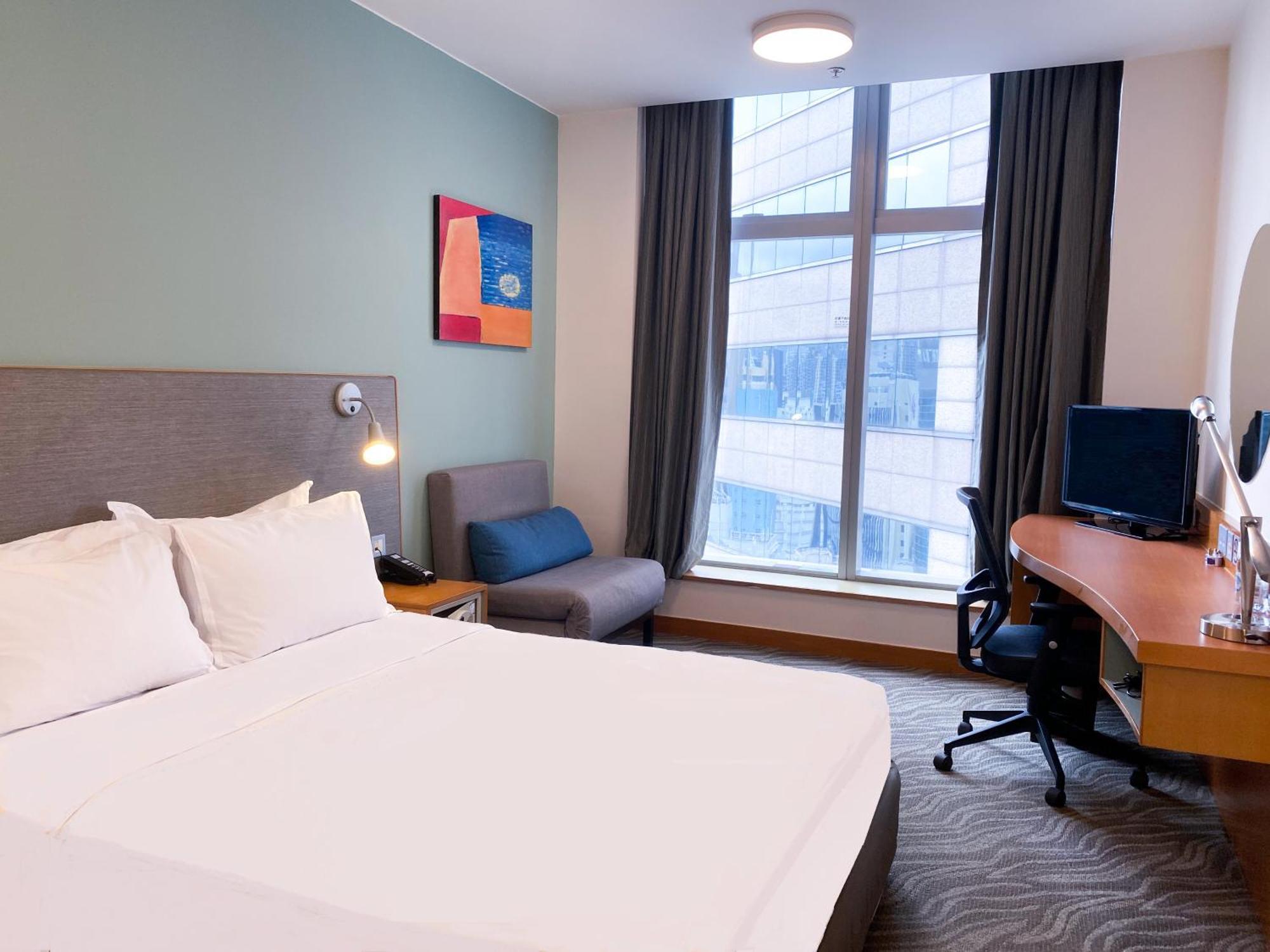 Standard Queen Room High Floor