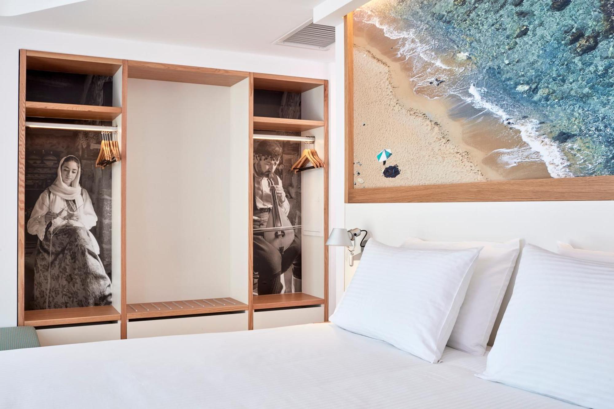 Urban Deluxe Room