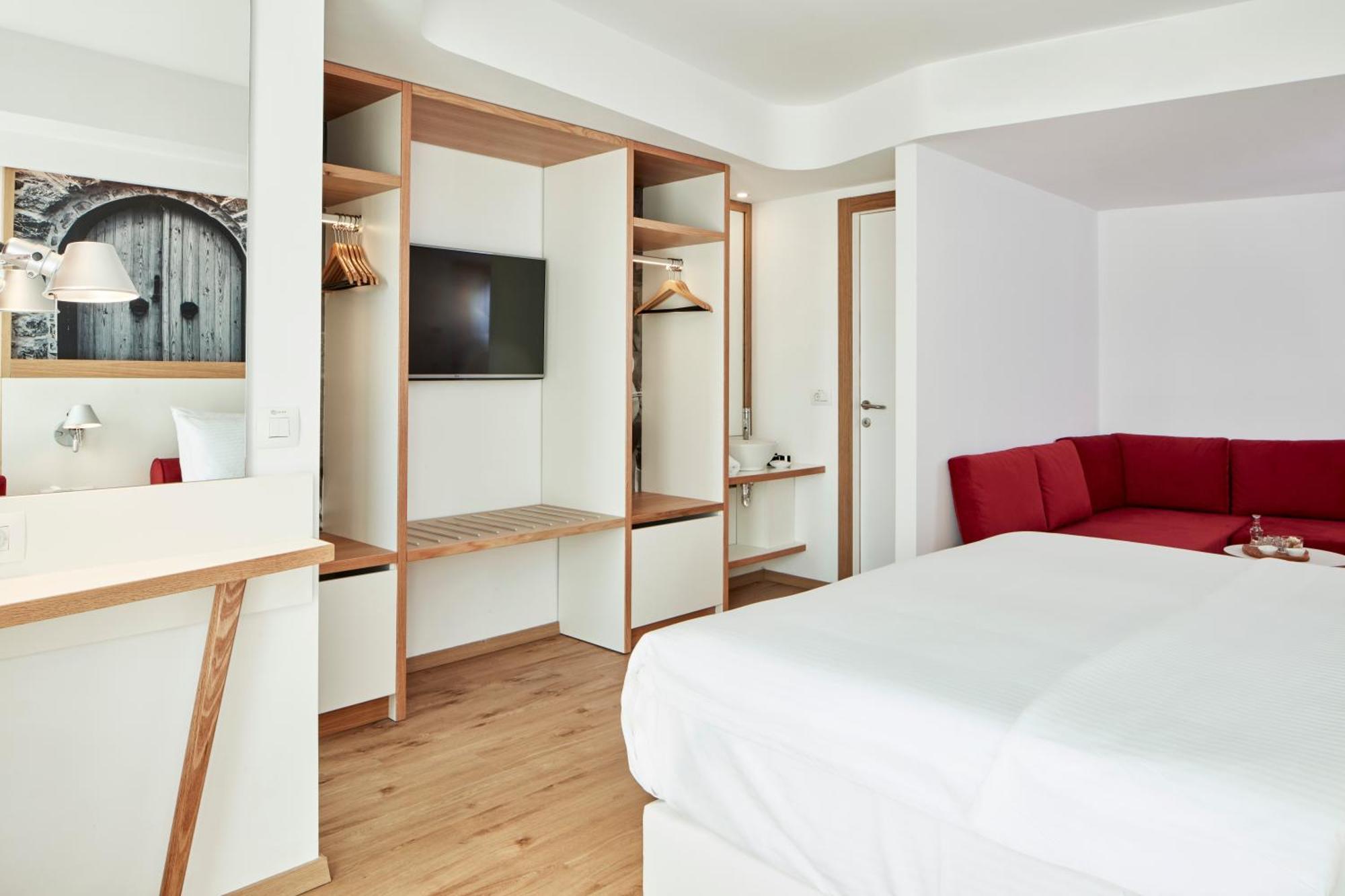 Olive Green Club Elite Room,1278253594:JPEG