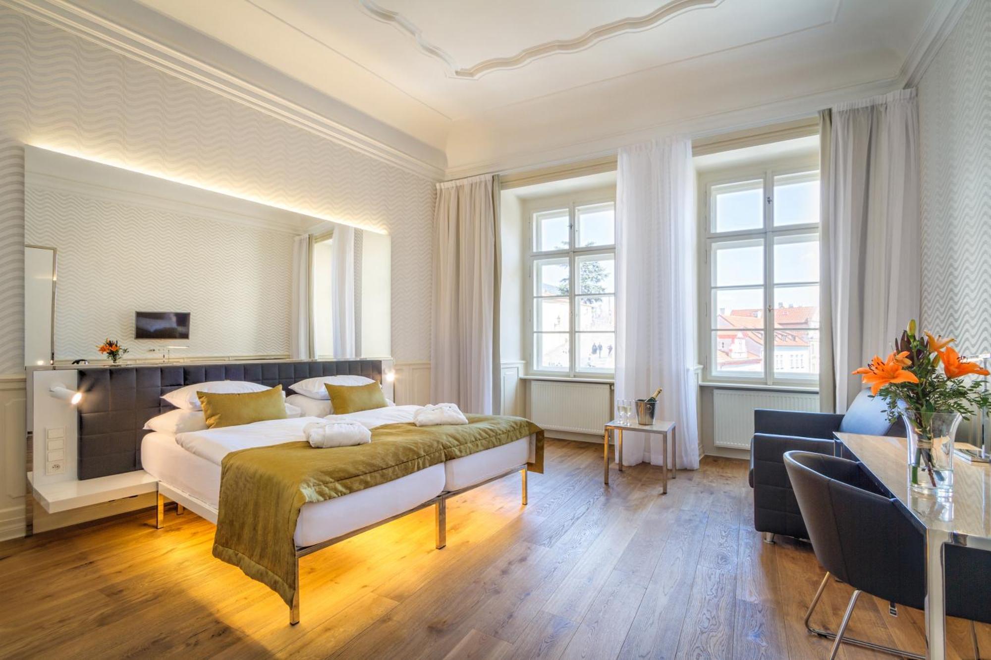 Pokój dwuosobowy typu Deluxe z widokiem na miasto