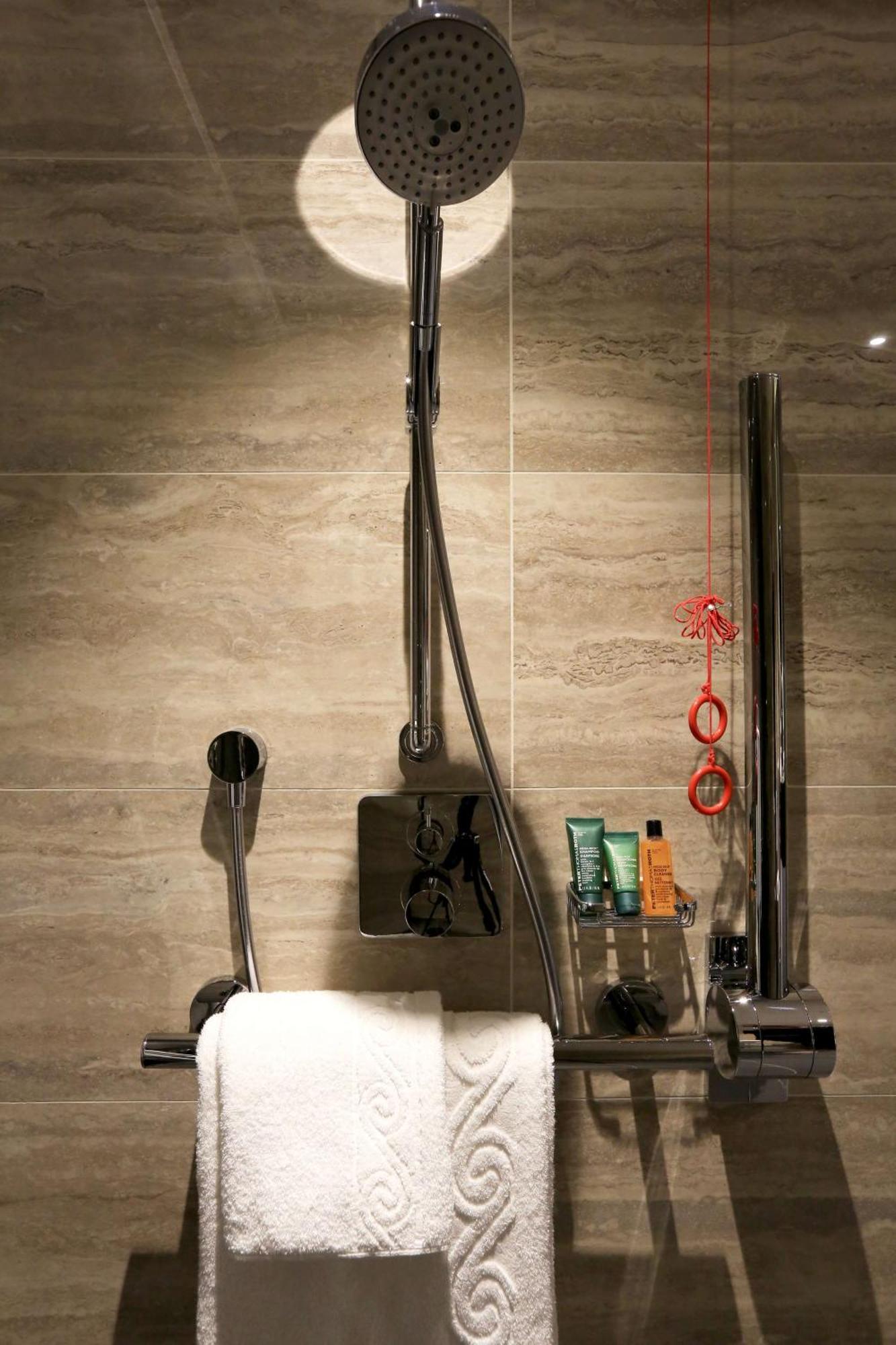 Deluxe King Room - Wheelchair Accessible,1552496446:JPEG