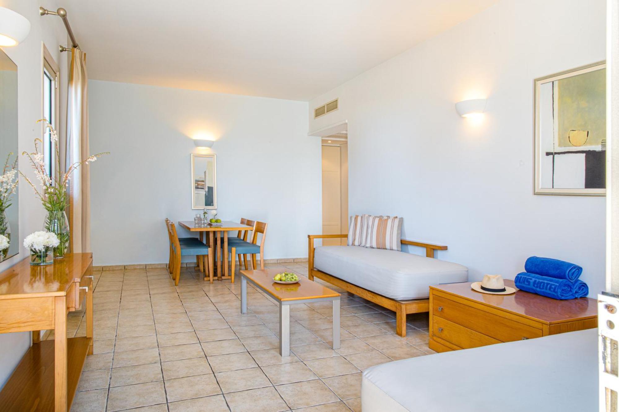 Poolside One Bedroom Suite