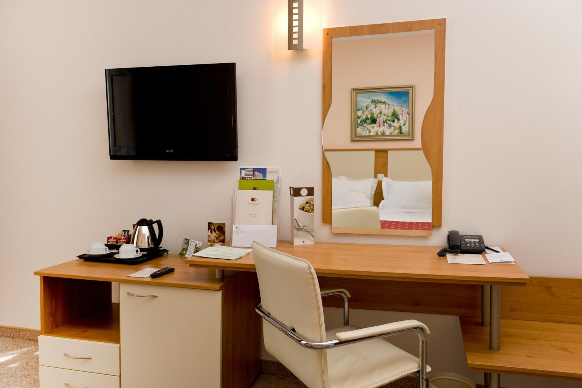 Family Room with Balcony,1681726127:JPEG