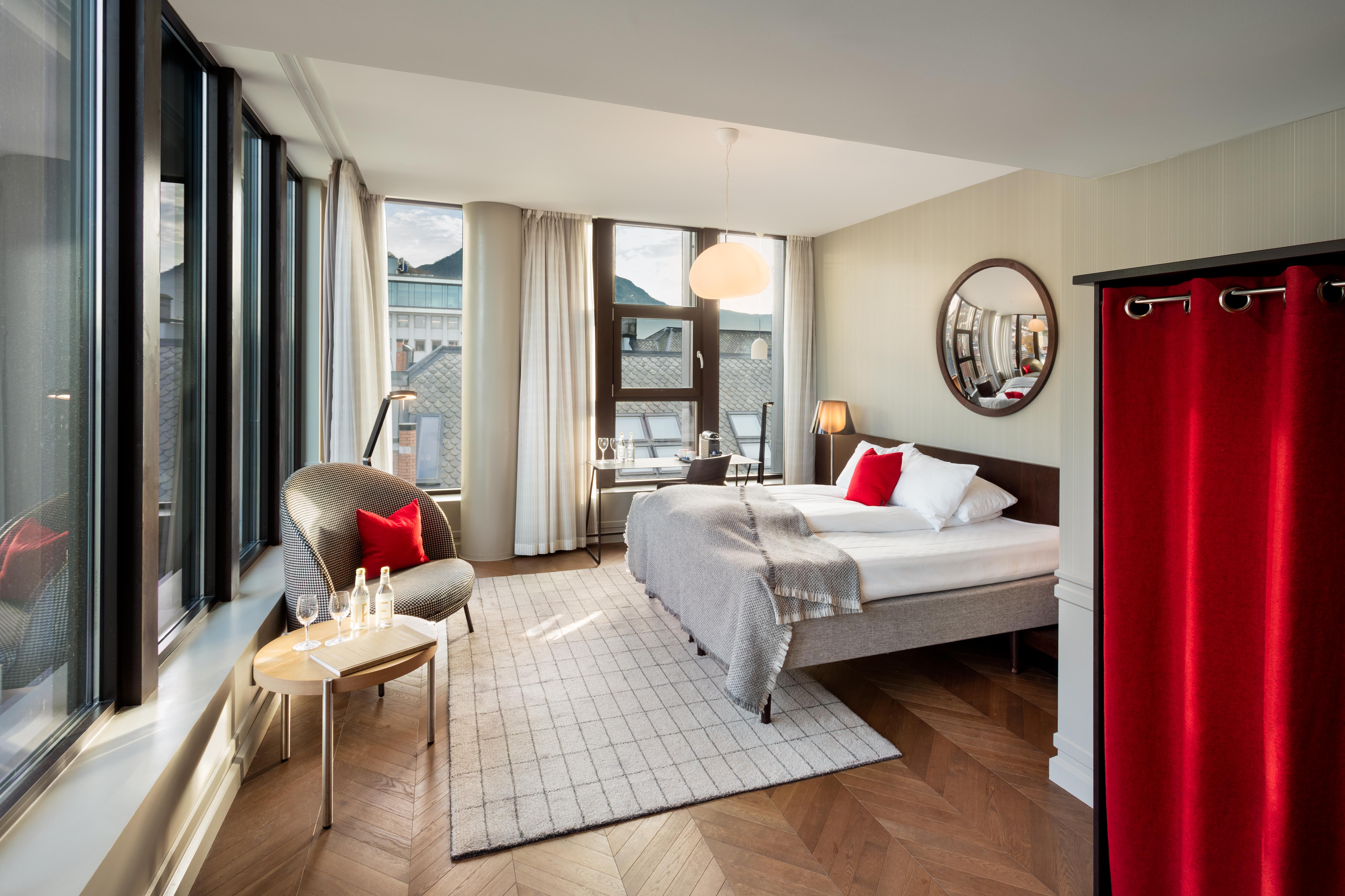 Deluxe King Room City View