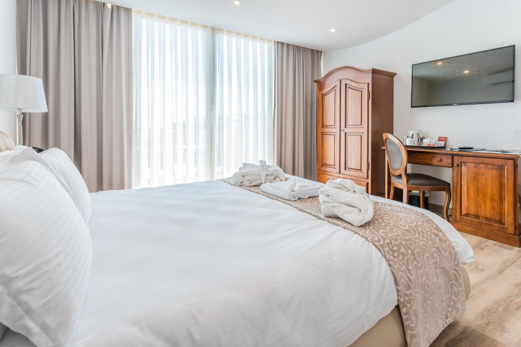 Deluxe Suite
