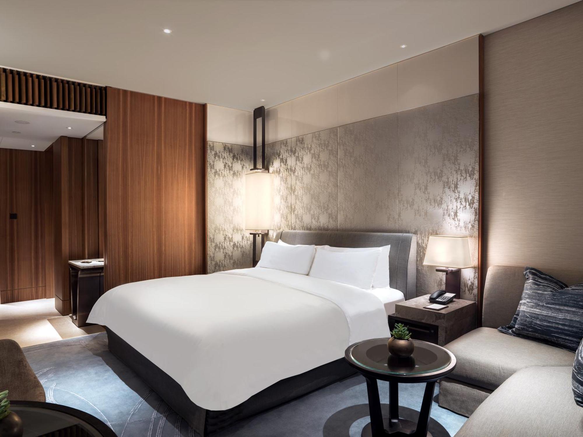 Club Premier King Room City View
