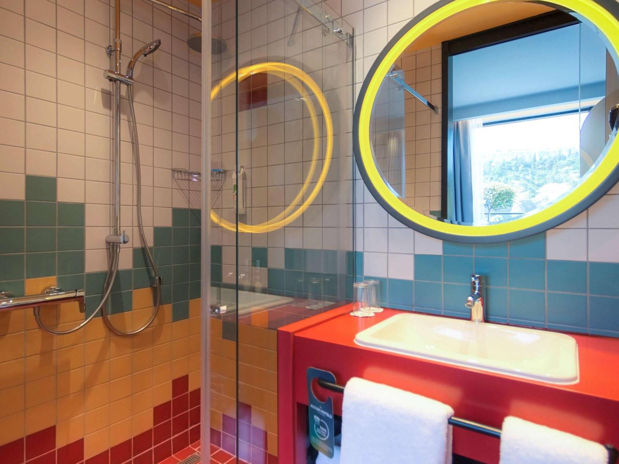 Suite,1456991773:JPEG