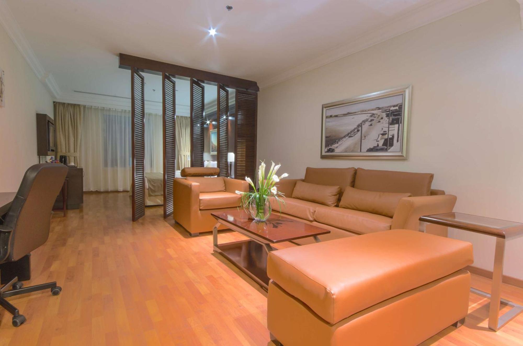 Deluxe King Suite