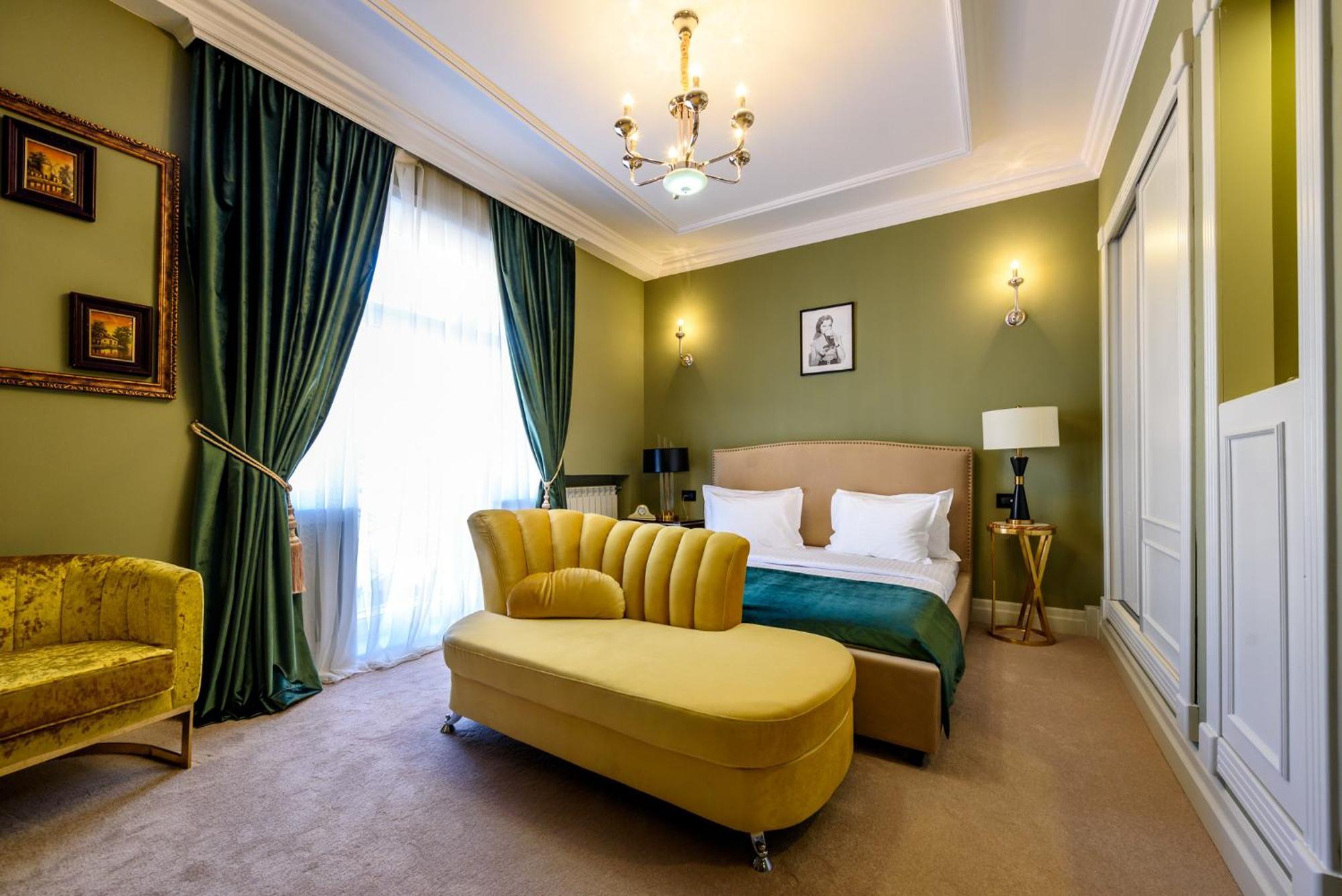 Deluxe King Room
