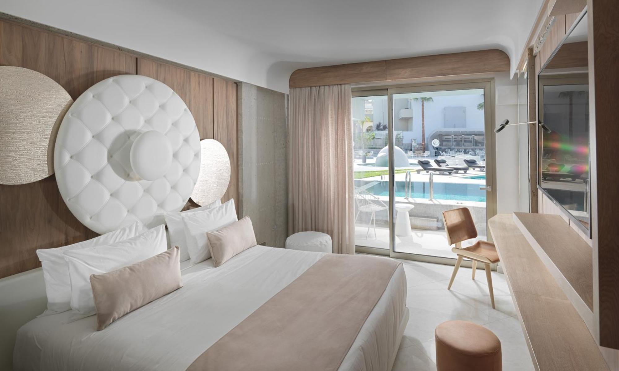 Junior Suite Private Pool & Pool View