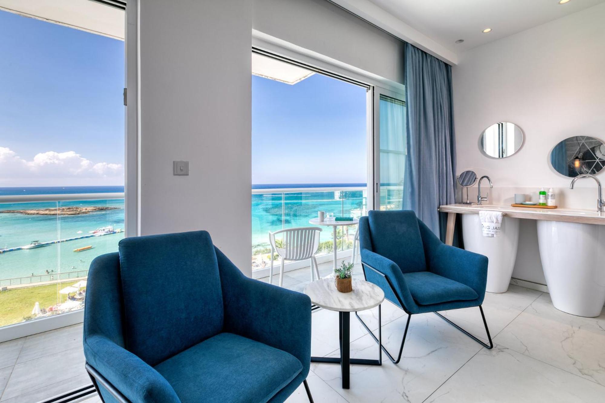Studio Sea View Twin Bed