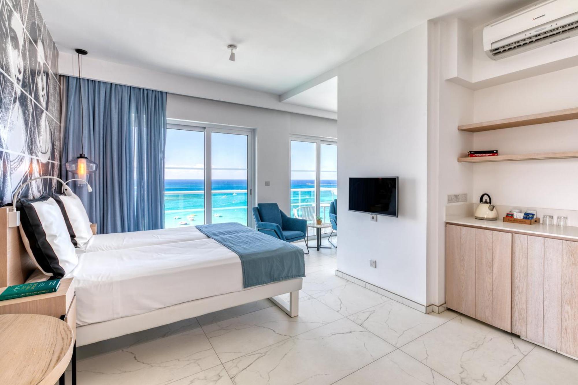 Studio Sea View Twin Bed