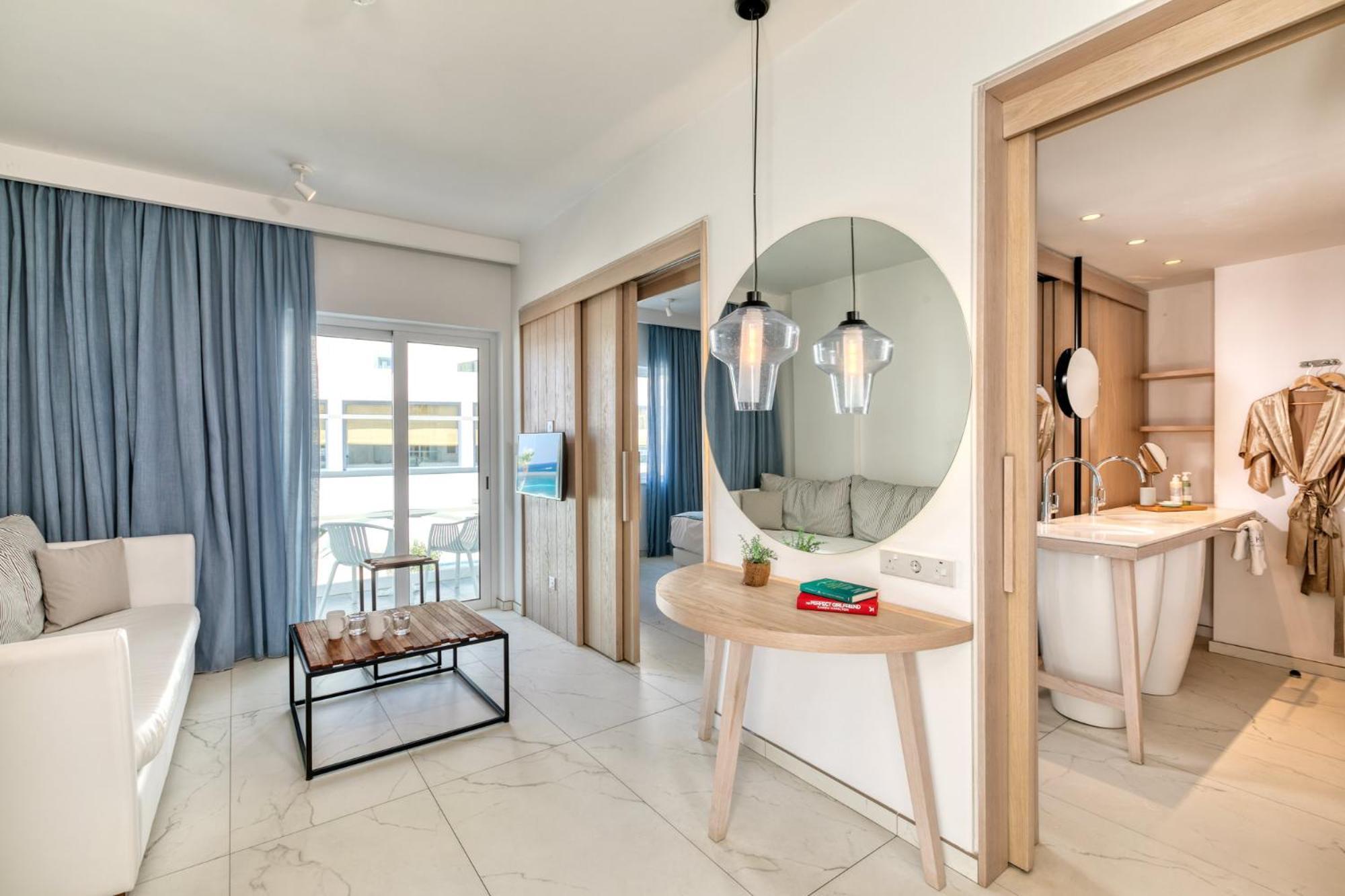 One-Bedroom Suite Sea View Twin Bed
