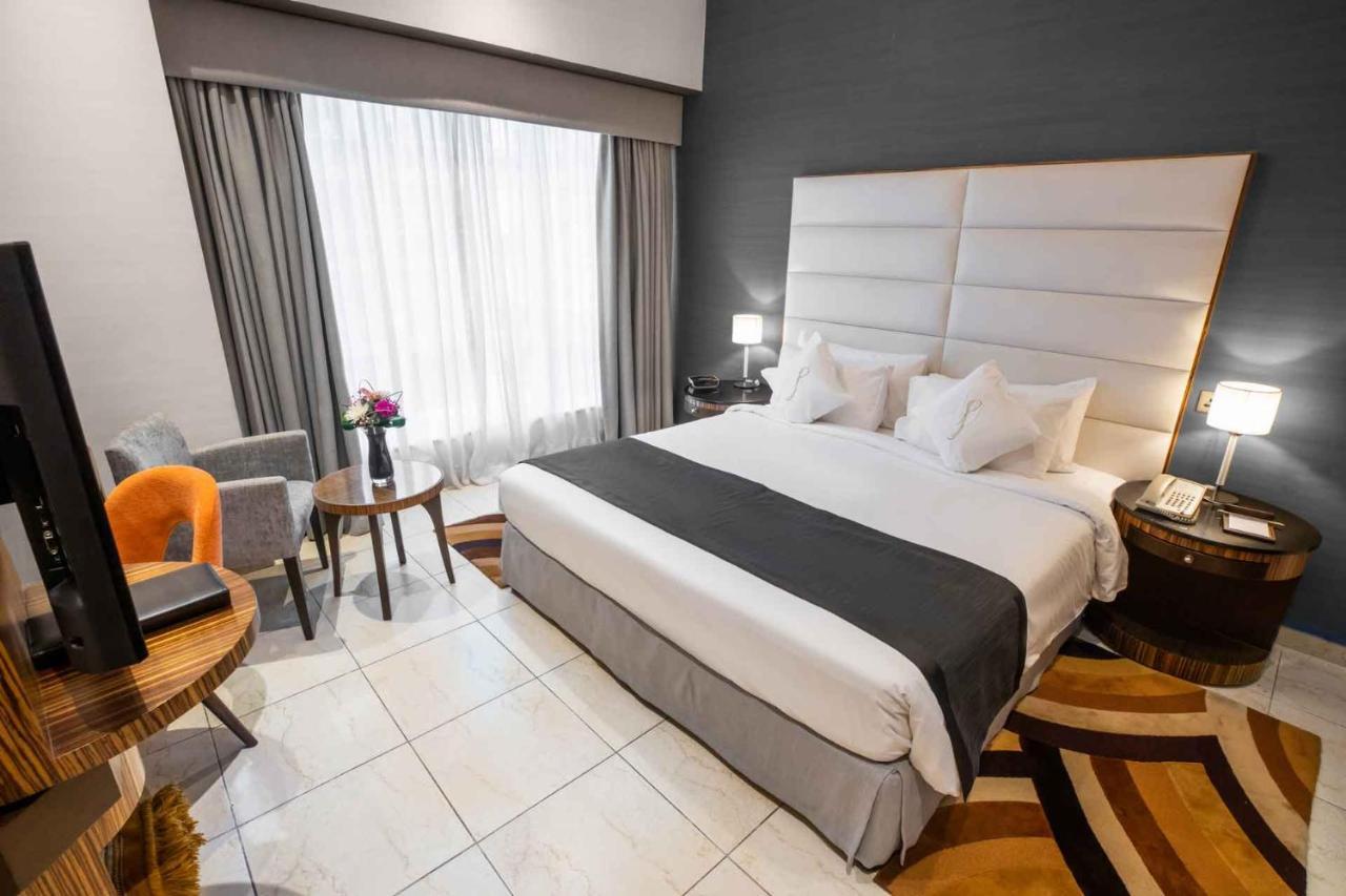 Premiere One Bedroom Apartment