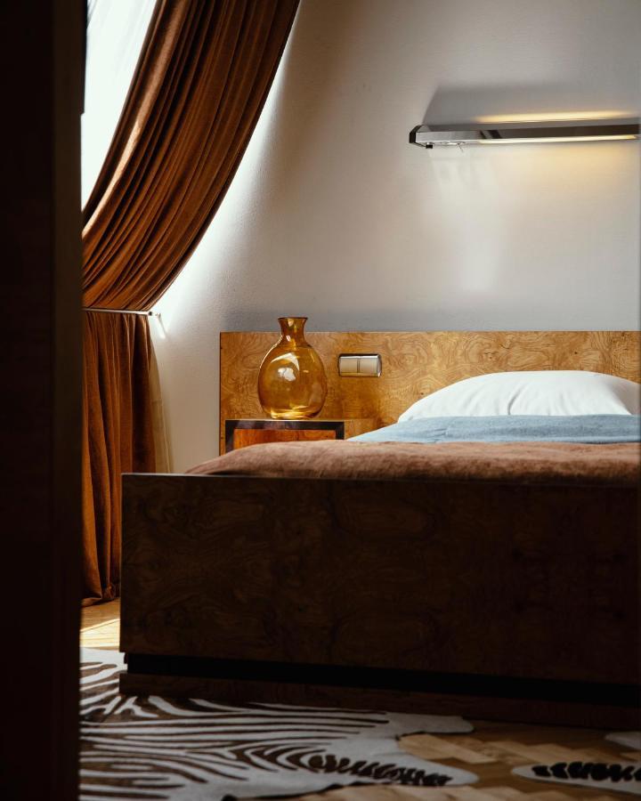 Single Room,1294947688:JPEG