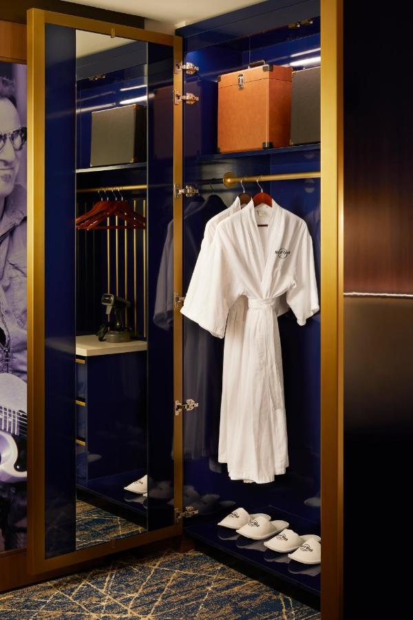 Studio,1300170481:JPEG