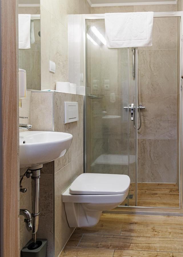 Large Double Room with Bathroom,1295421244:JPEG