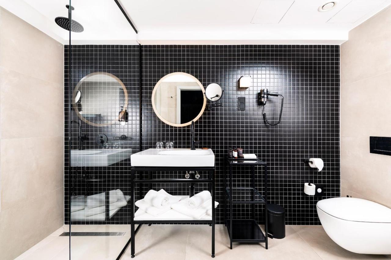 Limited Suite,1296376747:JPEG