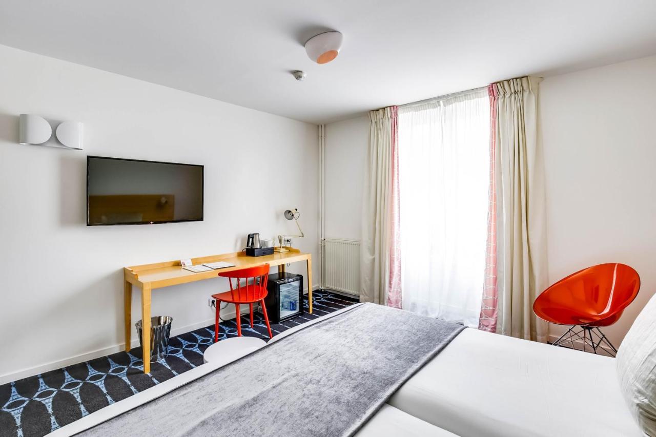 Superior Family Room 2 Bedrooms