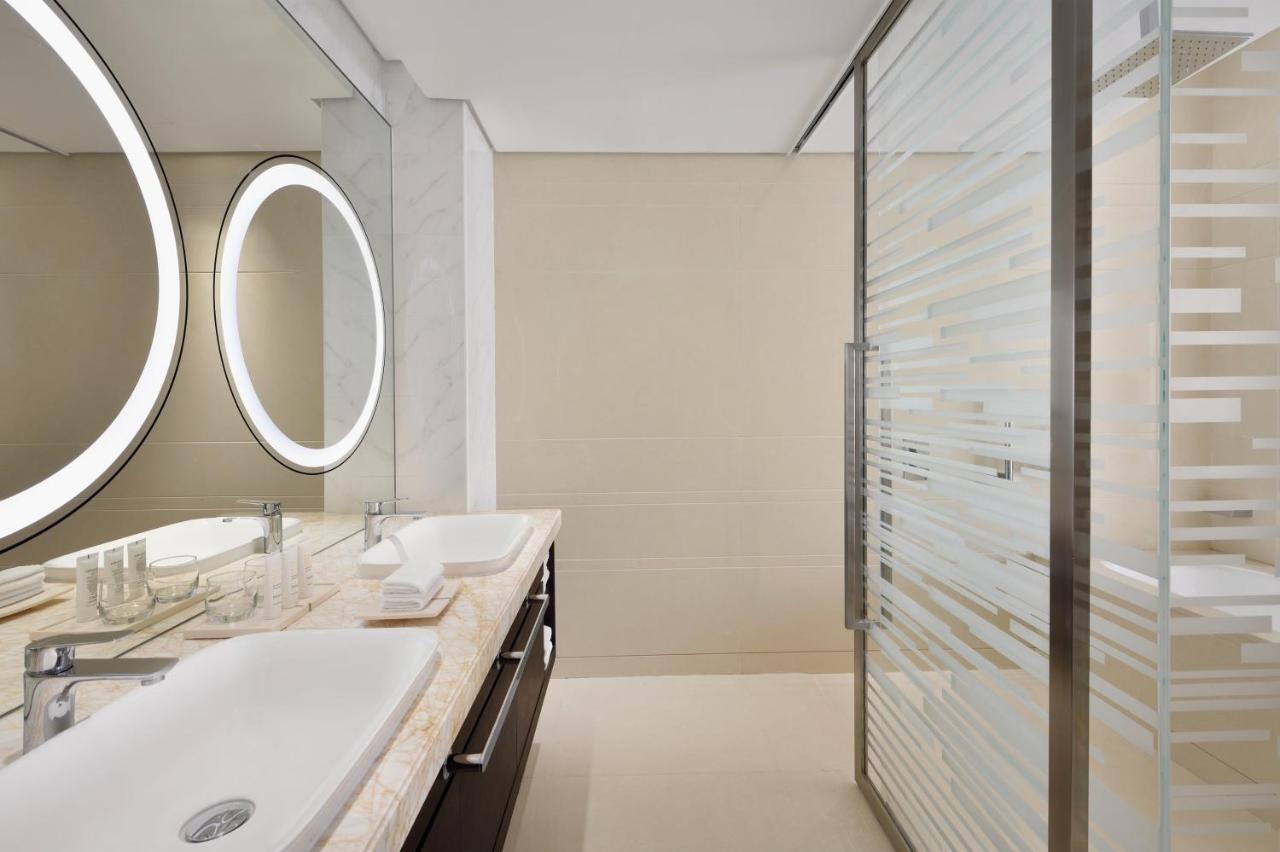 One-Bedroom King Suite
