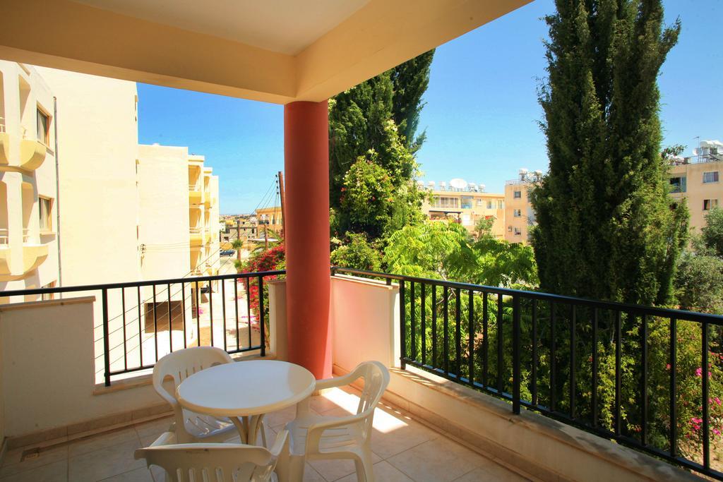 One-Bedroom Apartment Inland View