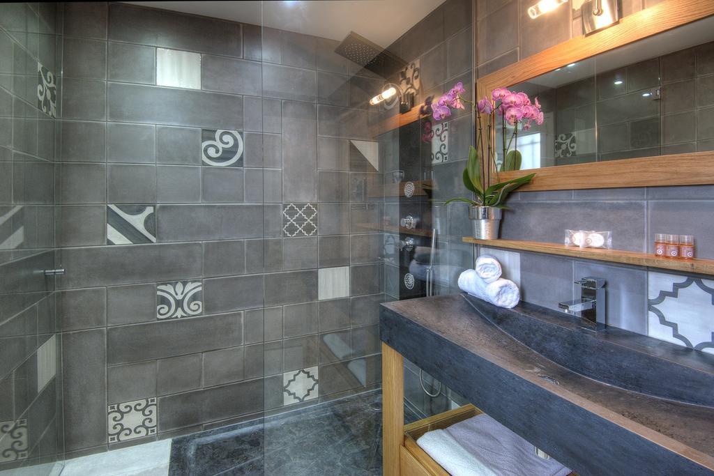 Budget Family Room Spa Access