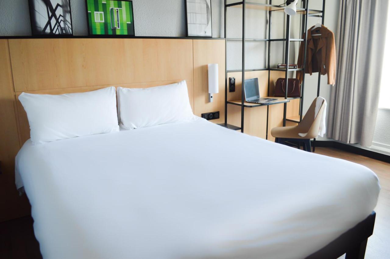 Comfort Room Eiffel Tower View