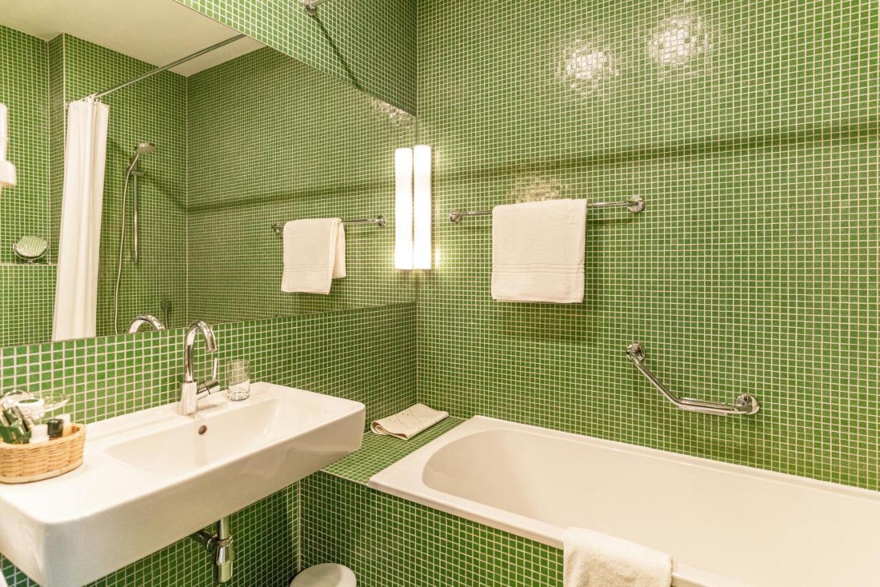 Single Room Bath